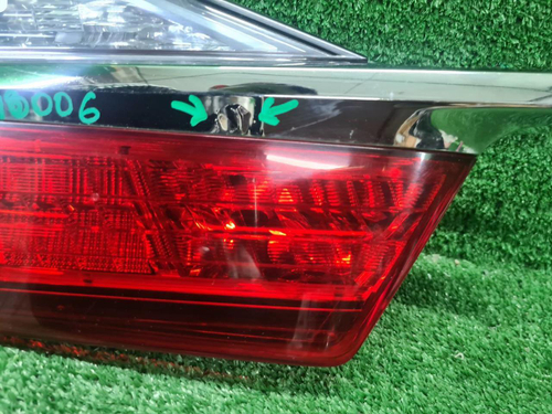Фонарь левый внутренний Toyota Camry 7 XV50 14-18