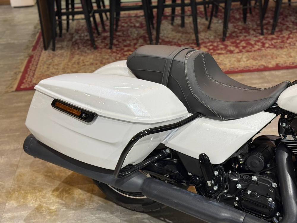Harley-Davidson Road Glide 117, WHITE ONYX PRL/BLK, 2024
