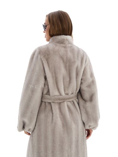 Длинная серая шуба из эко-меха