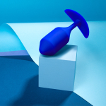 Синяя анальная пробка для ношения 14см b-Vibe Snug Plug 4 BV-010-NAV