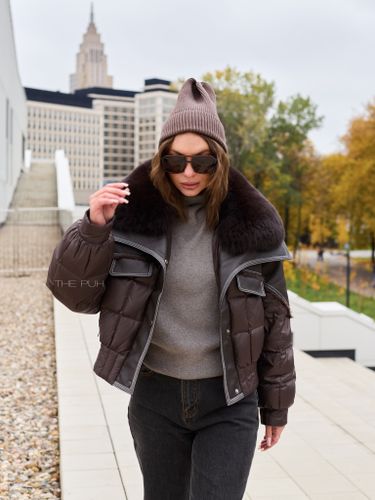Комбинированный шоколадный пуховик с мехом