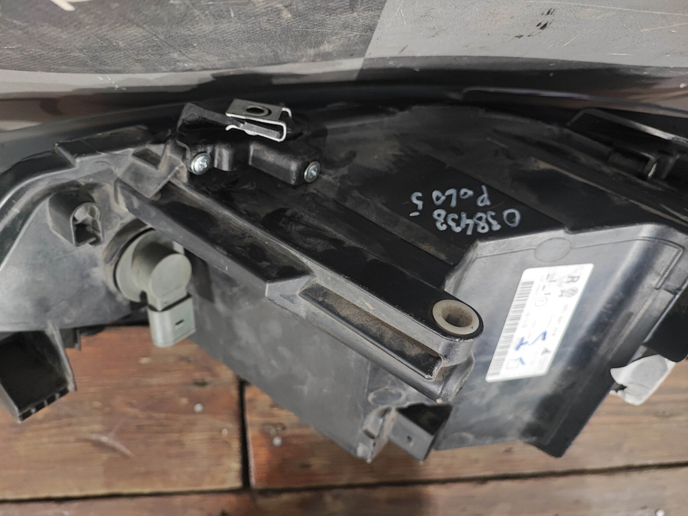 Фара правая галоген Volkswagen Polo 5 10-15 Б/У Оригинал 6RU941016
