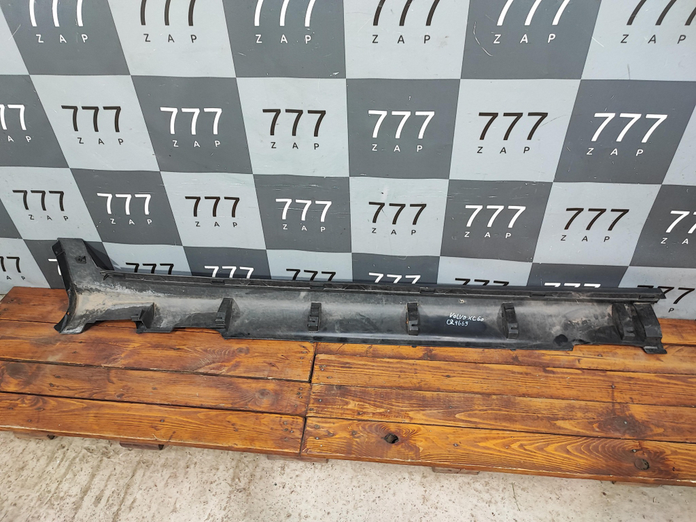Накладка порога левого Volvo XC60 1 08-17 Б/У Оригинал 31349587