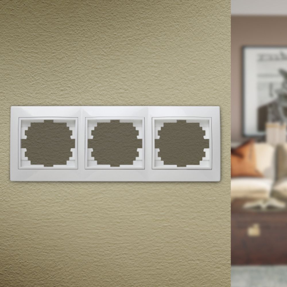 Рамка для розеток и выключателей Intro Plano 1-503-01 на 3 поста горизонтальная, СУ, белый