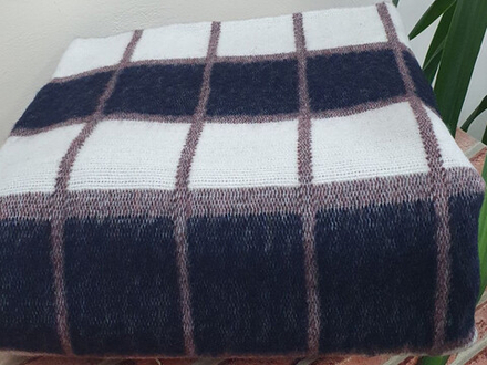 Одеяло полушерстяное "ВВ. БЕЛО-СИНЕ-КОРИЧНЕВАЯ КЛЕТКА" ОПШ-1, 50% шерсть, плотность 400 г/м2, Россия.