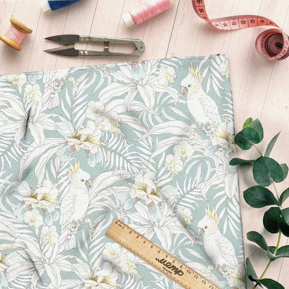 Ткань мембрана попугай в листьях белые