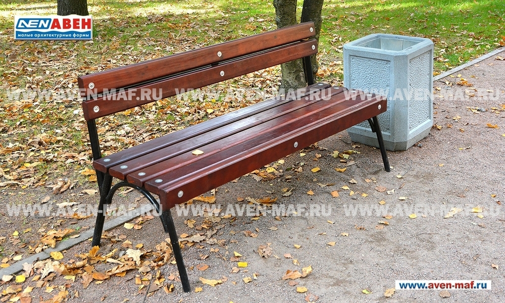 Скамейка на металлическом каркасе
