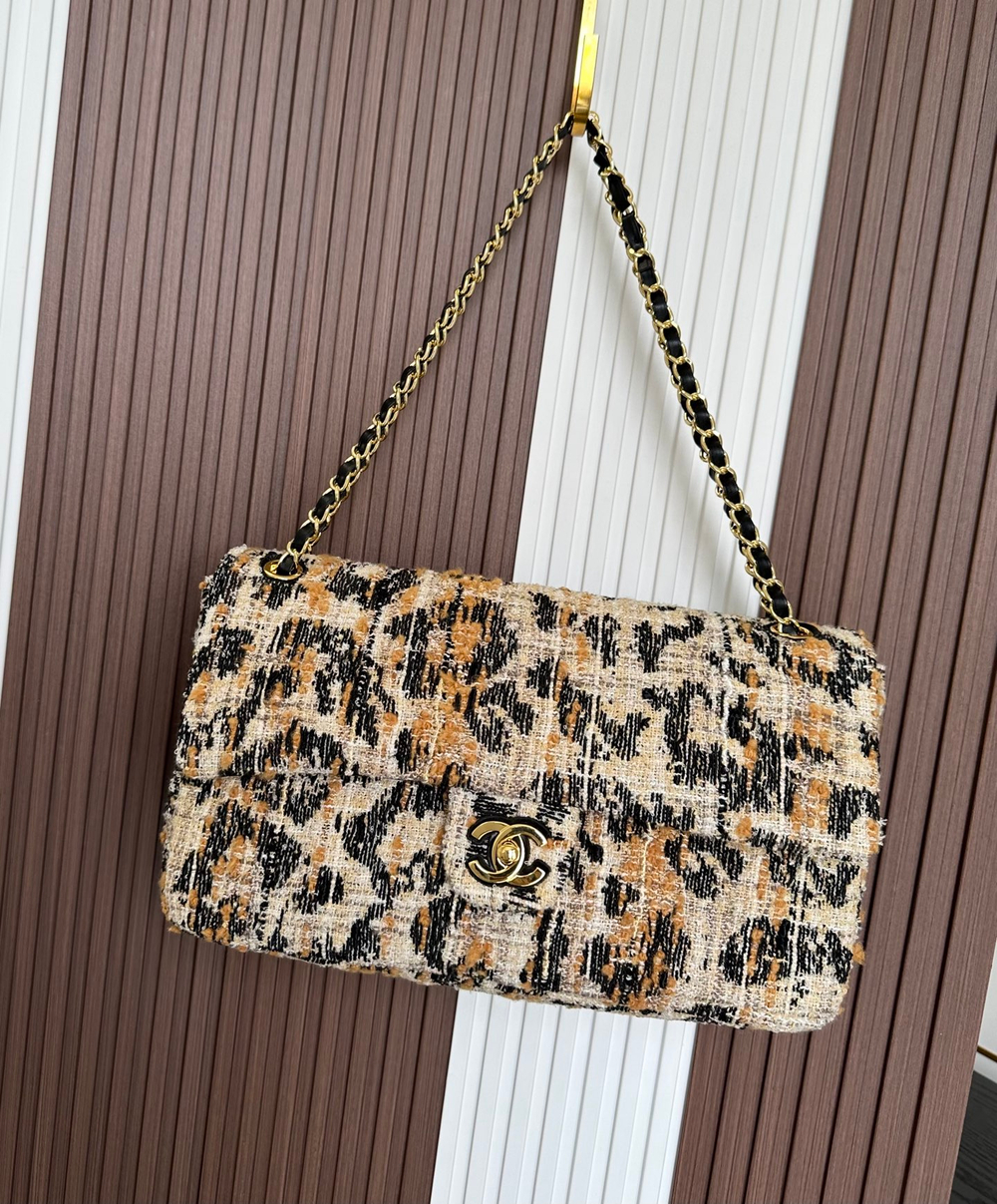 Chanel Maxi Flapbag 32 cm