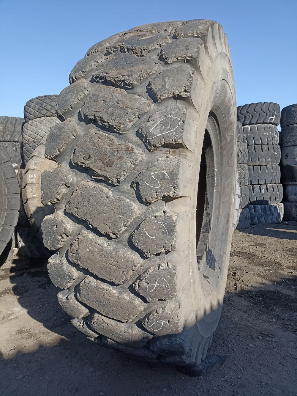 33.00R51 Bridgestone VMTP шина б/у