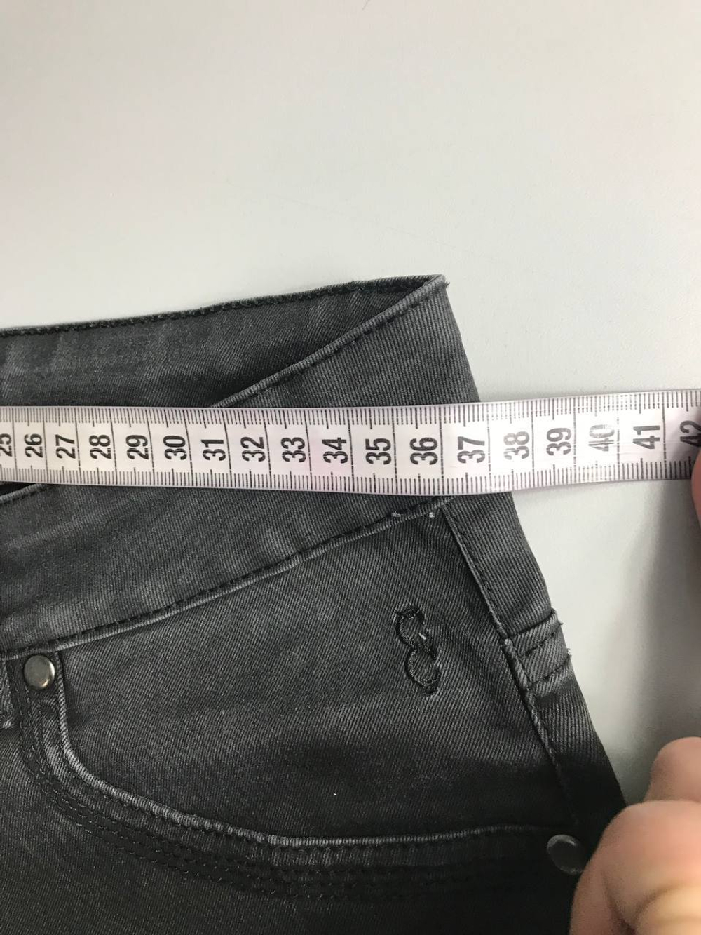 Джинсы Comme des Garsons темные, маркировка 38, визуально на 44 размер