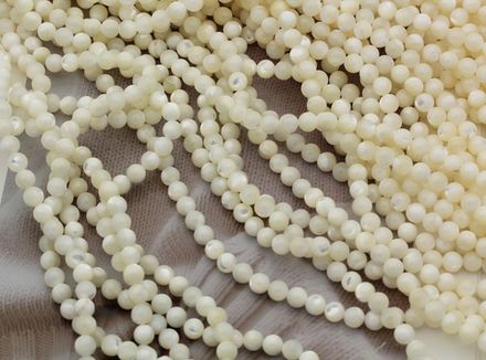 Нить бусин из перламутра 7мм, гладкие