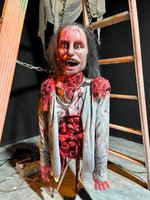 Хоррор-манекен «Полузомби»