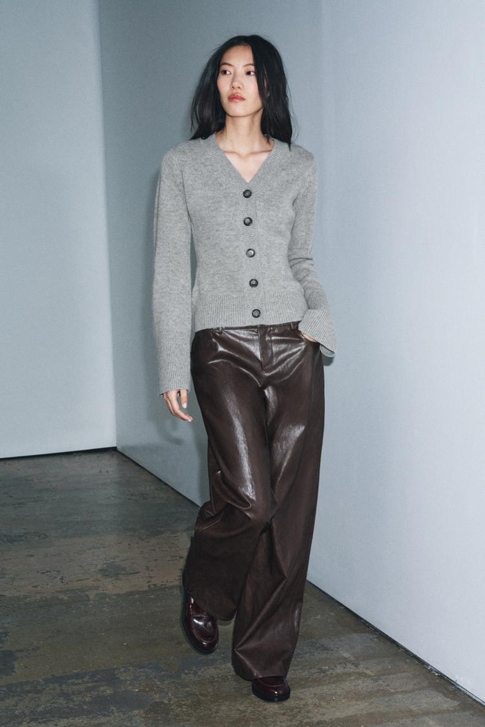 ZARA ПРИТАЛЕННЫЙ КАРДИГАН ИЗ 100% ШЕРСТИ, СЕРЫЙ