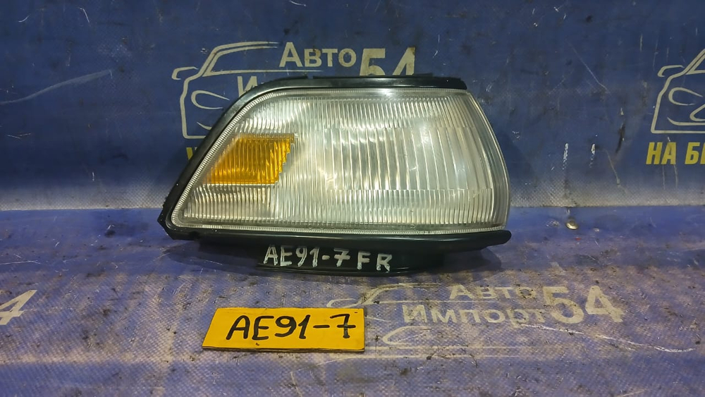 Габарит правый TOYOTA LEVIN 1990