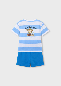 футболка с шортами