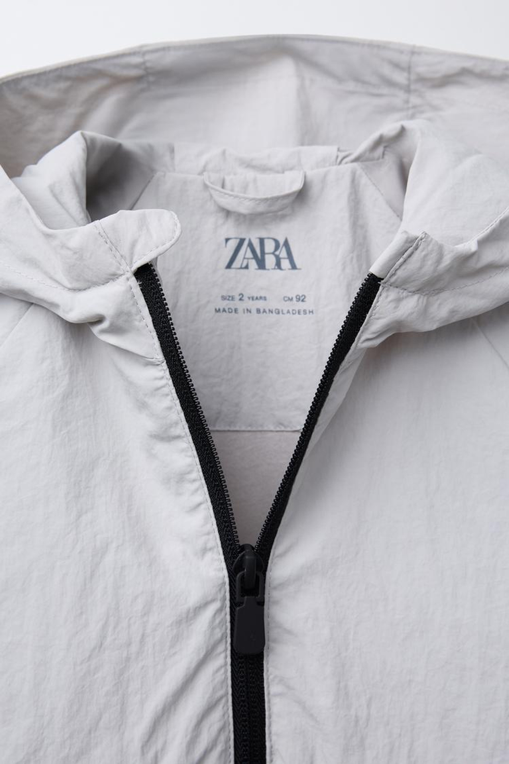 ZARA ЛЕГКИЙ ДОЖДЕВИК С КАПЮШОНОМ, МЯГКИЙ СЕРЫЙ