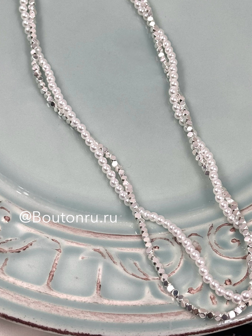 Двойное колье с жемчугом и металлическими бусинами