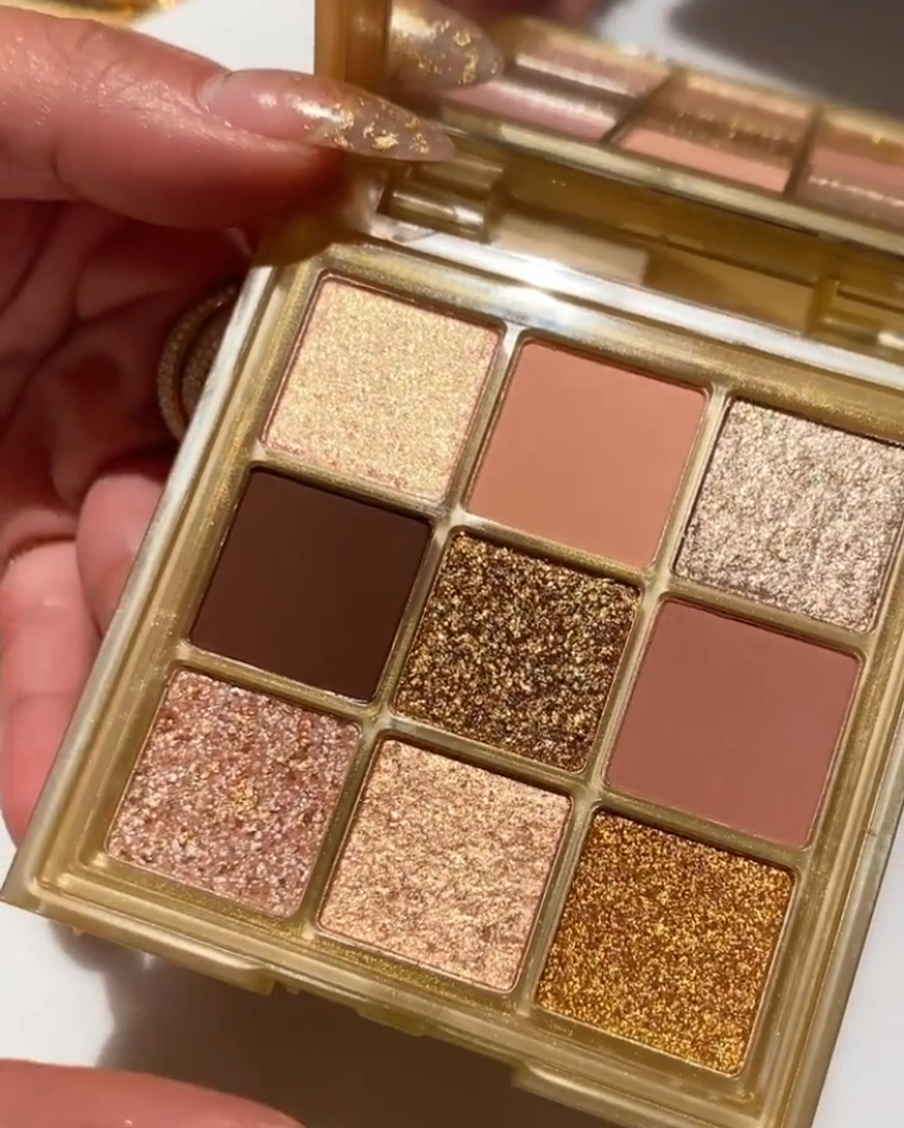 Huda Beauty Gold Obsession palette