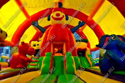 Надувной батут "Зверята с крышей 3" со скалодромом, 14*7*6 м