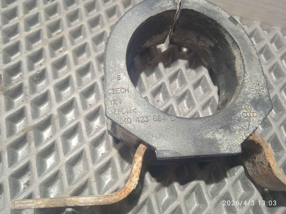 Крепление рулевой рейки правое Шкода Октавия А5 1,4 BUD Б/У