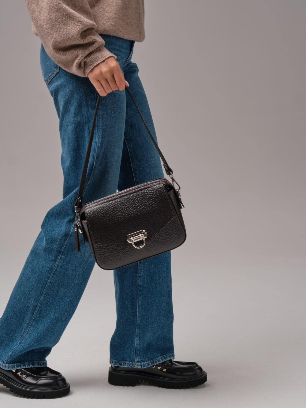 Женская сумка кросс-боди Azaro темно-коричневый соло