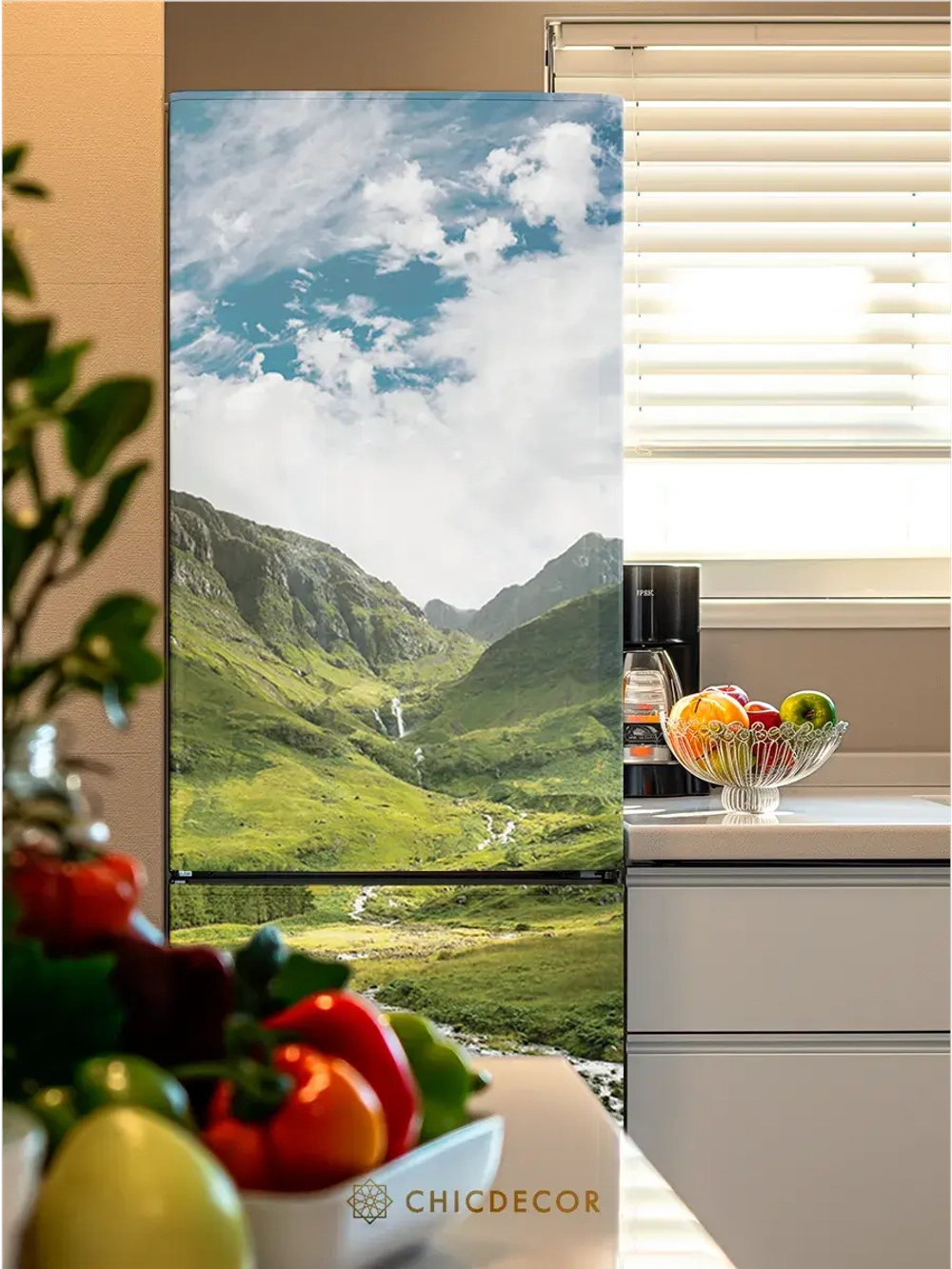 Наклейка интерьерная на холодильник Горная река