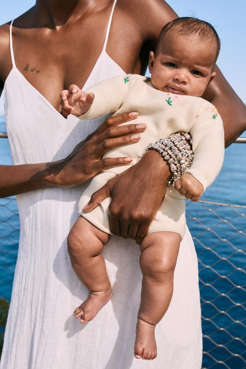 ZARA ТРИКОТАЖНЫЕ ШАРОВАРЫ С ЦВЕТОЧНОЙ ВЫШИВКОЙ, ВАНИЛЬНЫЙ