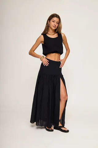 Кроп майка из жатого хлопка черного цвета