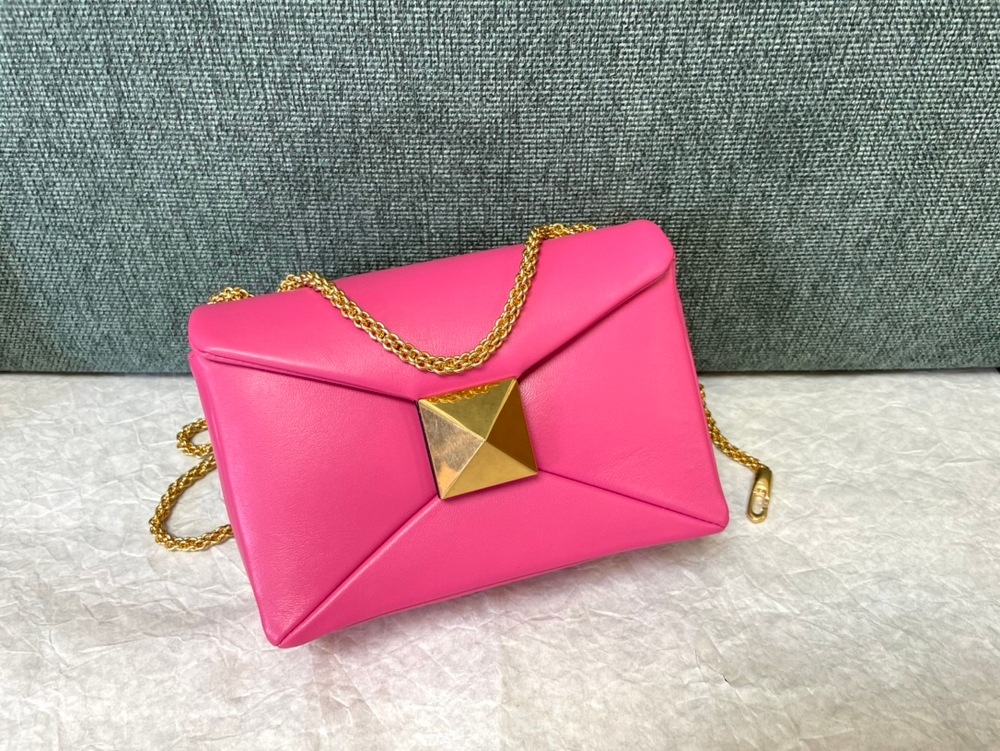 Valentino One Stud Bag with Chain 19 cm