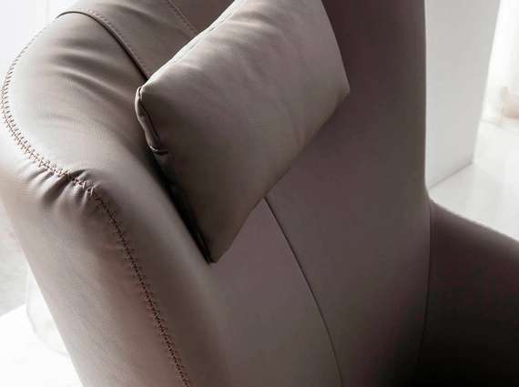 Крутящееся кресло Angel Cerda 5044, бежевая кожа