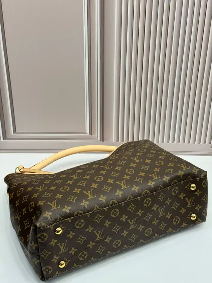 Сумка Louis Vuitton Again