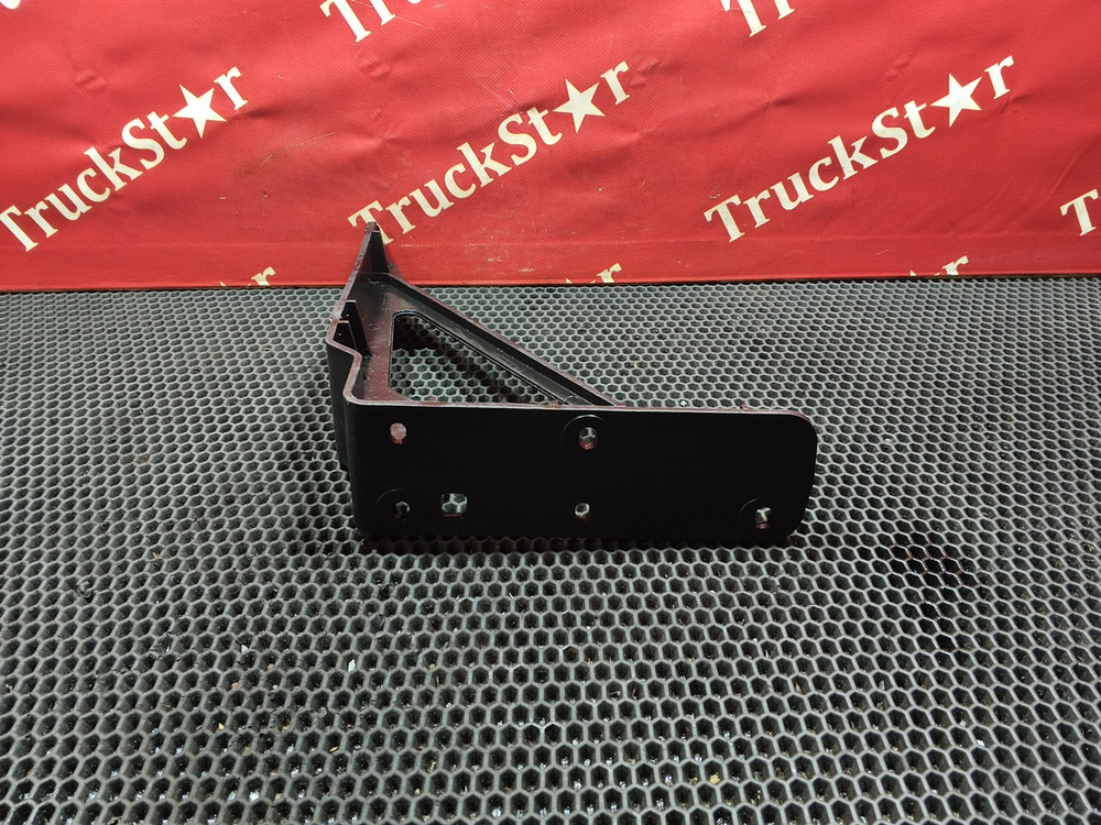 Кронштейн спойлера правый