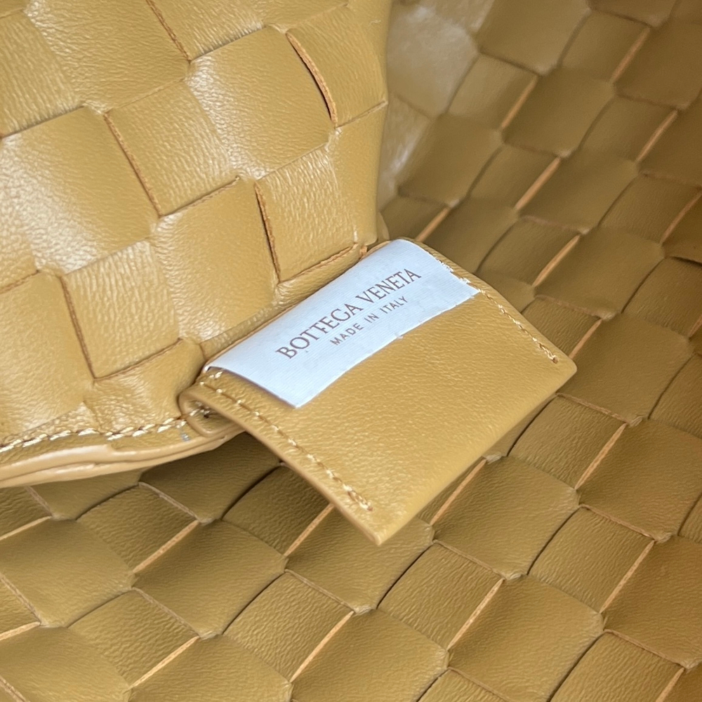 Bottega Veneta Sardine Classic 33 cm