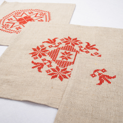 Салфетка с вышивкой