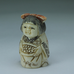 Нэцкэ Девочка с мешком риса