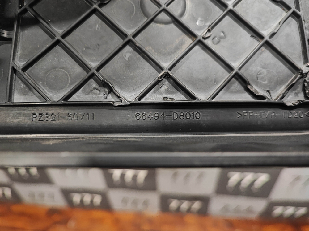 Площадка гос. номера Toyota Land Cruiser 200 15-21 Б/У Оригинал PZ32160711