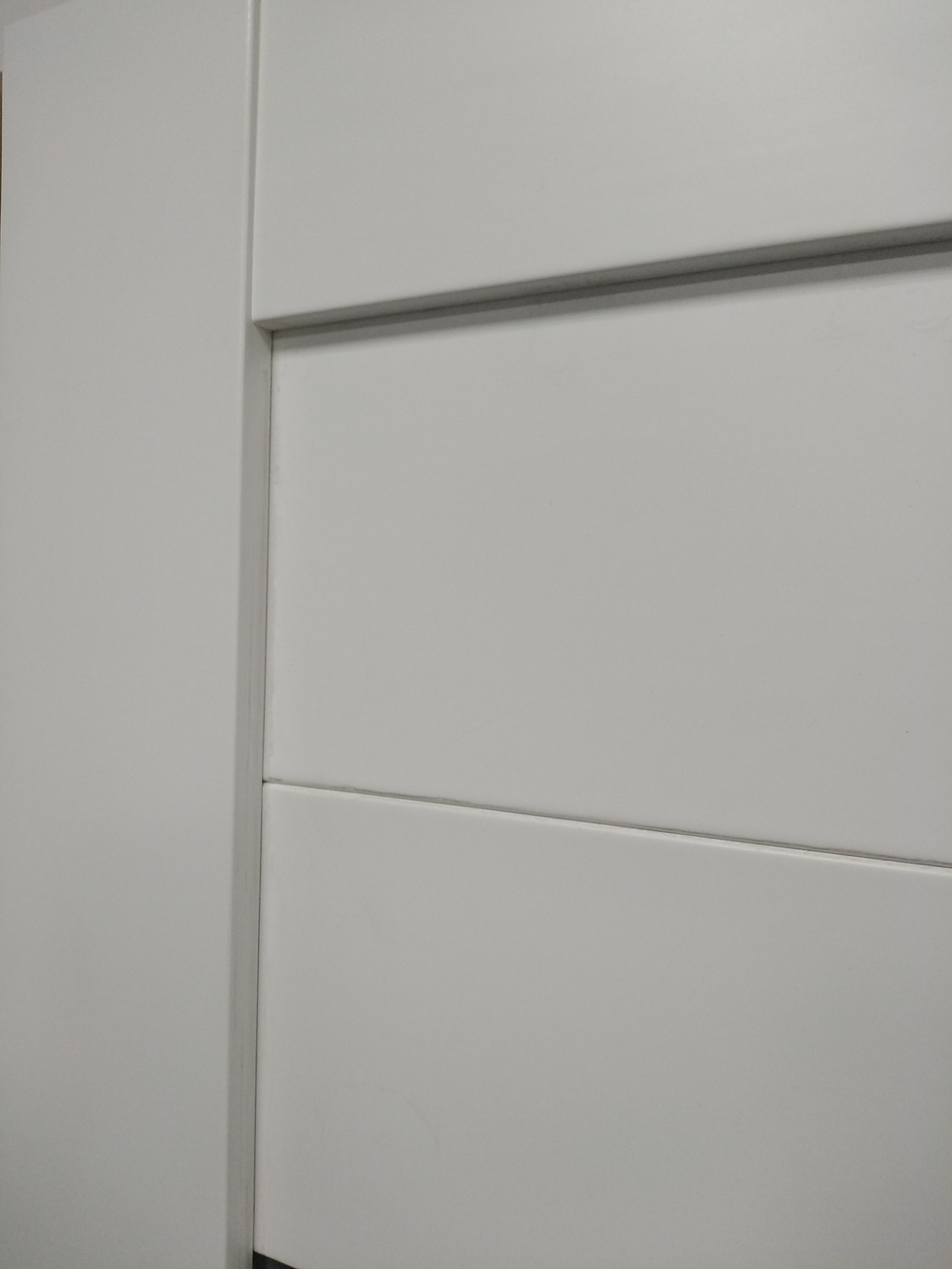 Межкомнатная дверь Emalex 27, цвет Emalex Ice (белый матовый,без текстуры Soft), стекло светлое WHITE CLOUD