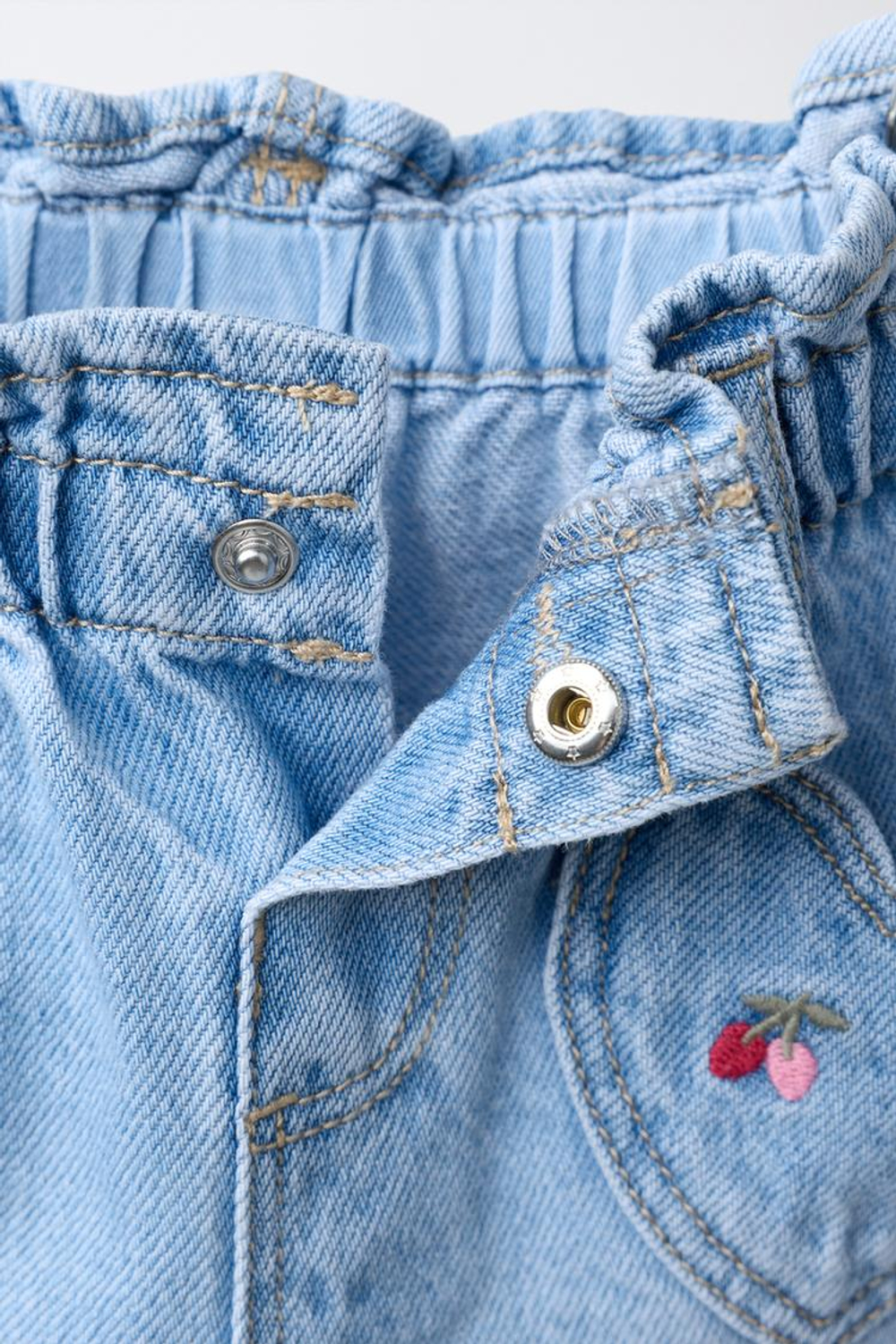 ZARA ДЖИНСОВЫЕ ШОРТЫ PAPERBAG С ВЫШИВКОЙ «ВИШЕНКИ», СИНИЙ