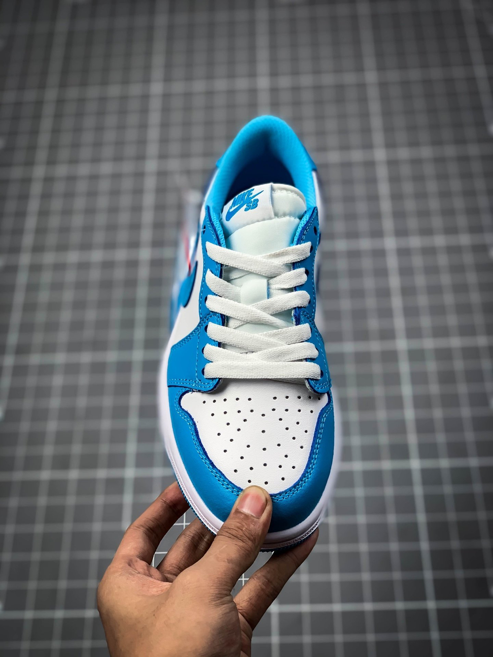 AIR JORDAN 1 LOW SB UNC DARK POWDER BLUE/WHITE