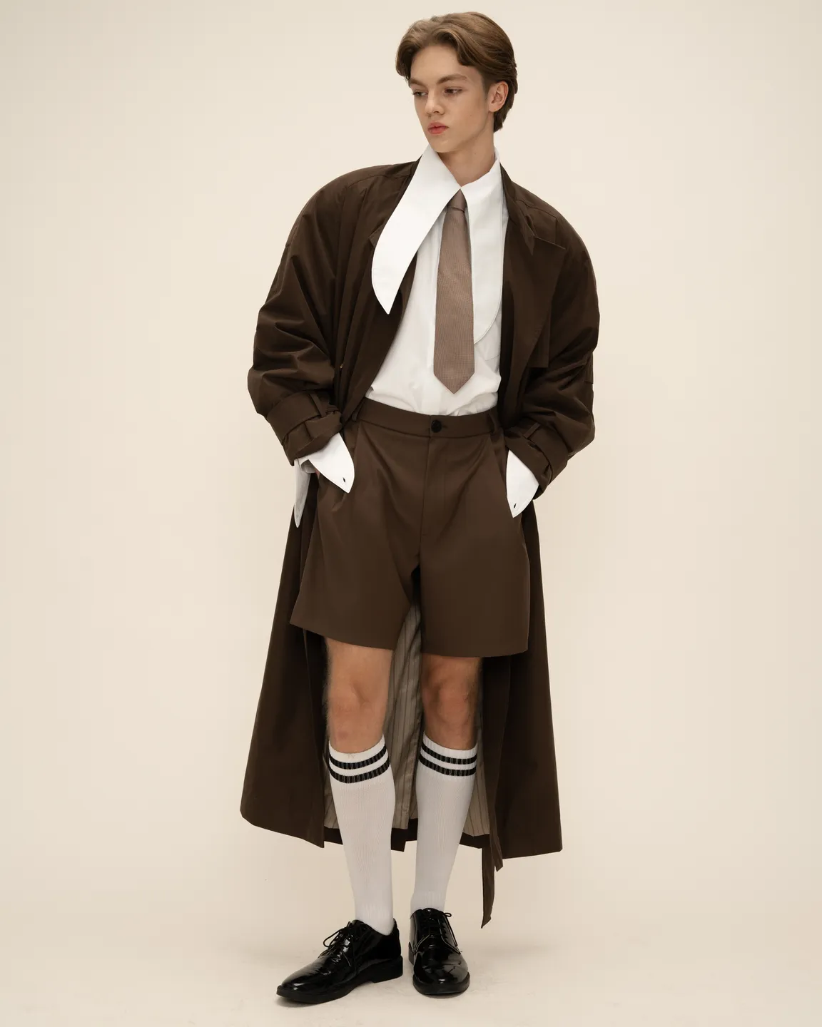 Коричневый тренч 