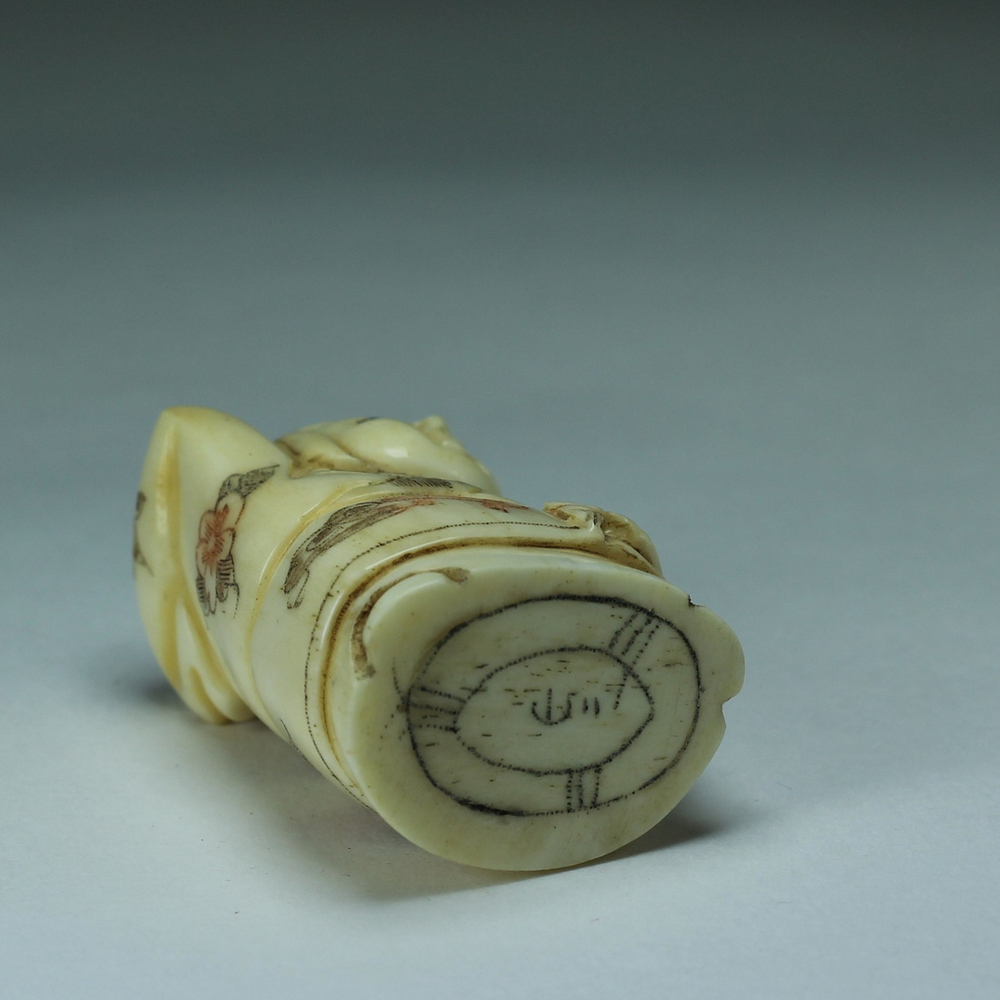 Нэцкэ Ребенок со скрижалями