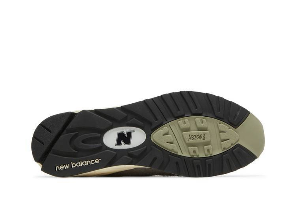 Кроссовки New Balance Teddy Madenb 990 V2