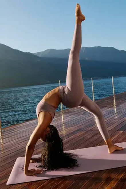 Alo yoga Леггинсы Alosoft с высокой талией, серо-коричневый