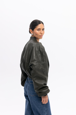 Зелёная кожаная куртка