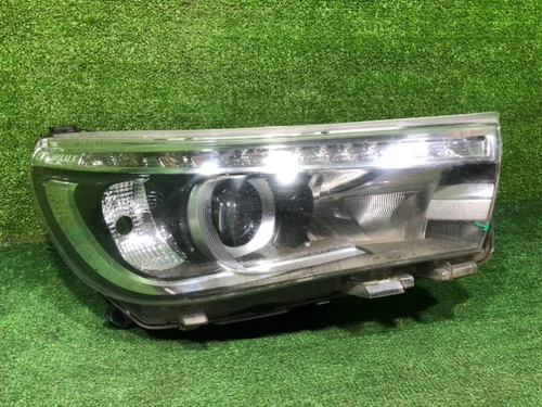 Фара правая Toyota Hilux 8 (2015-2020) LED
