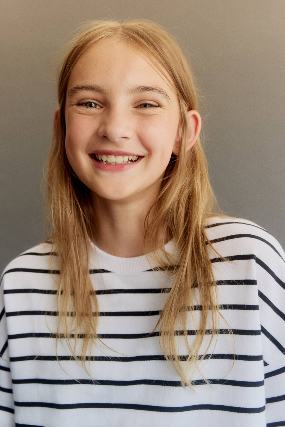 H&M Толстовка с круглым вырезом, белый