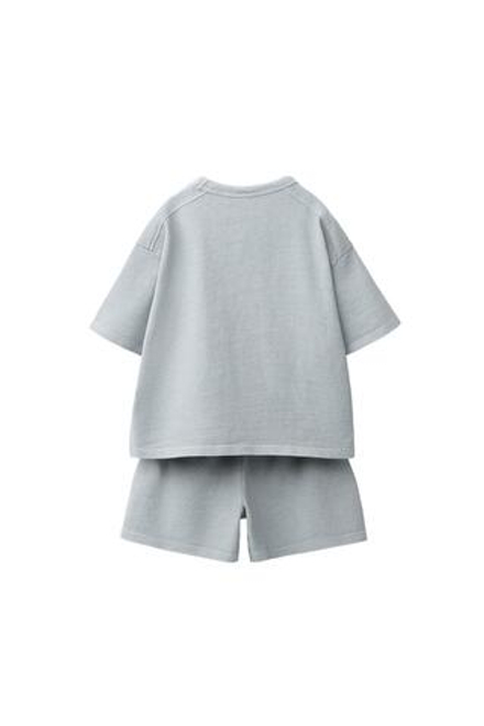 ZARA КОМПЛЕКТ ИЗ ФУТБОЛКИ И БЕРМУД, ГОЛУБОЙ