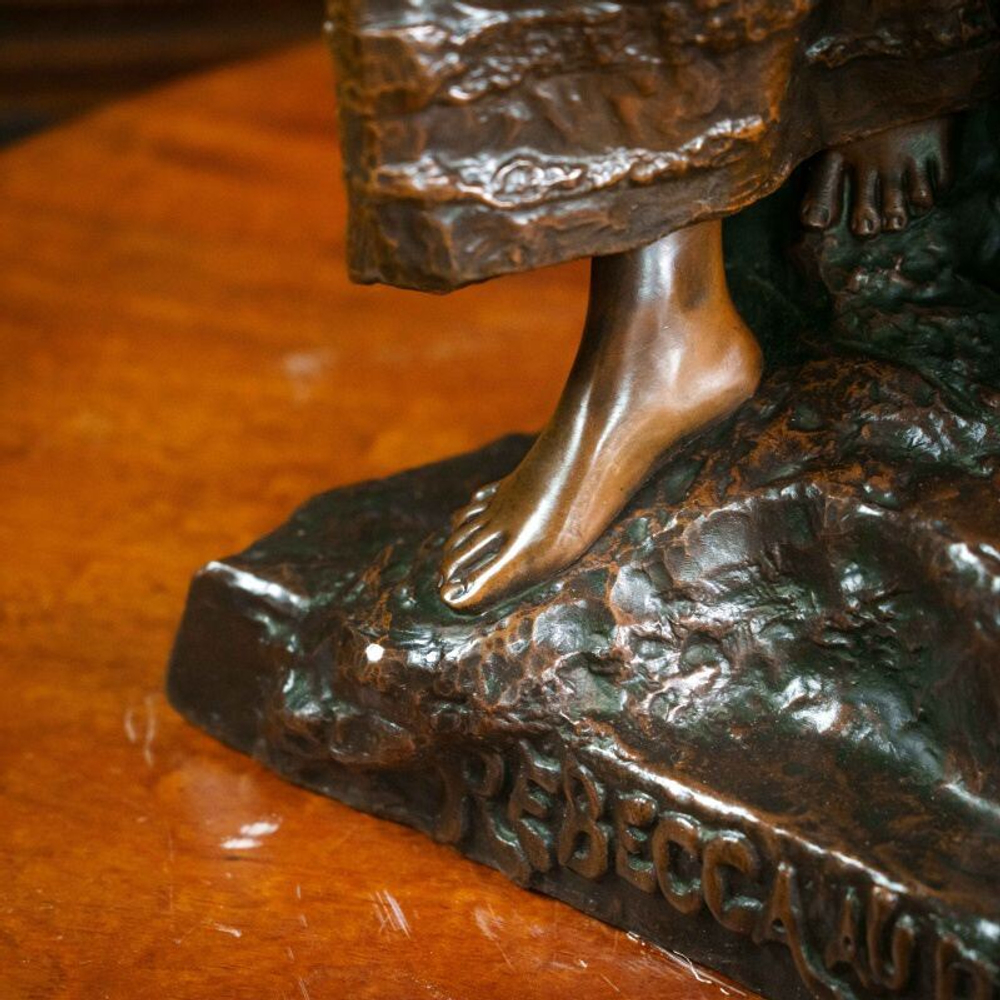 Бронзовая скульптура «Ребекка у колодца»/ «REBECCA AU PUITS»