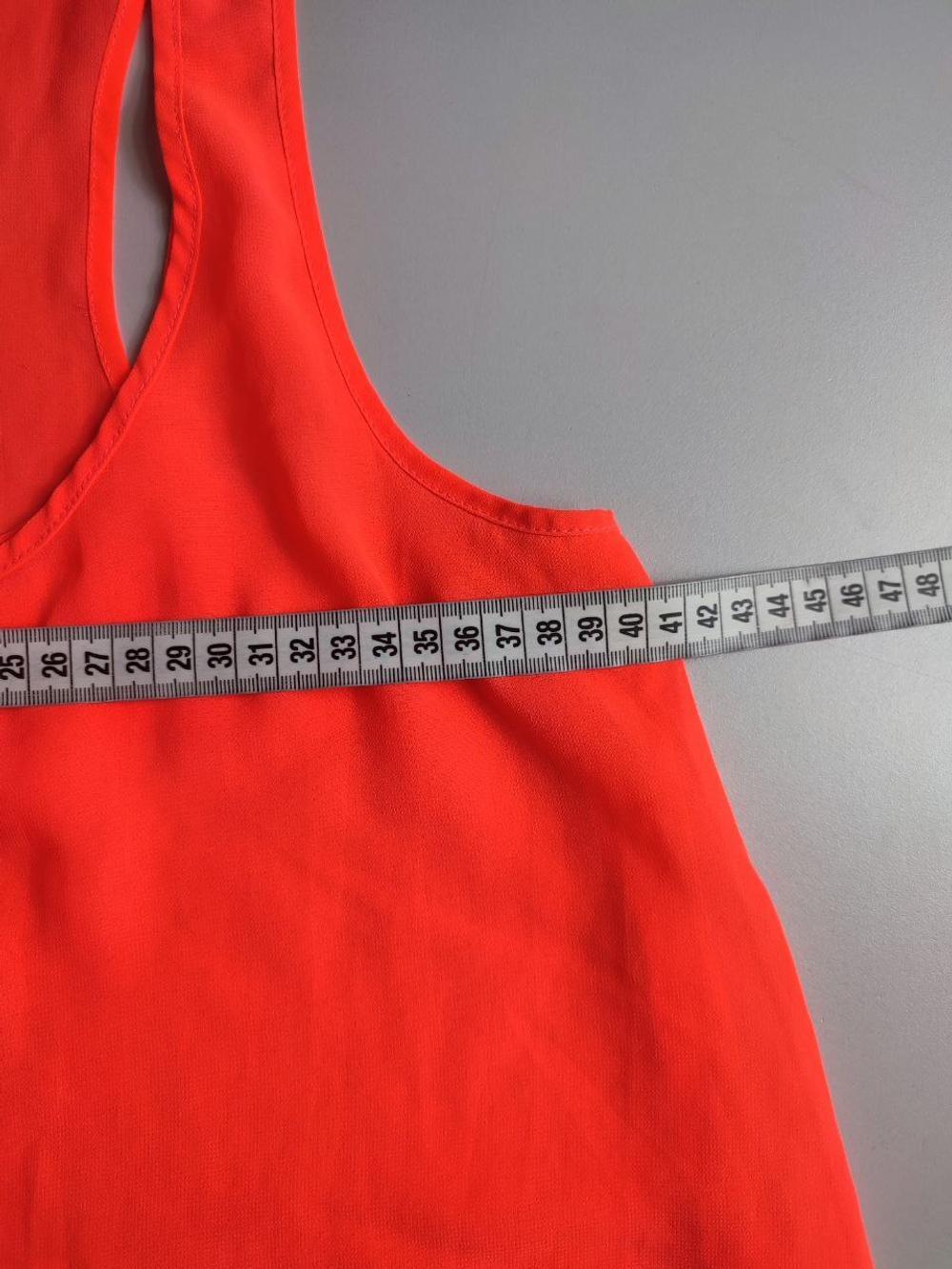 Топ яркий для сочного образа 40 размер