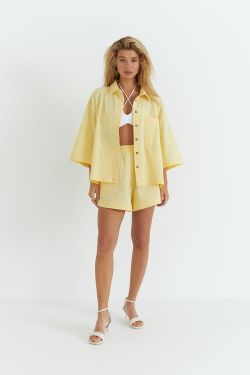 Шорты из вареного хлопка желтого цвета